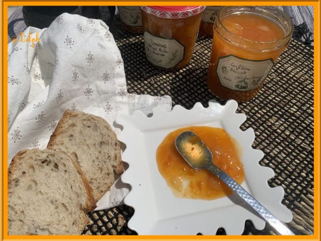 Confiture abricots pêches aux amandes