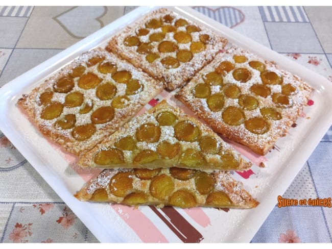 Feuilletés aux mirabelles à la crème d'amandes