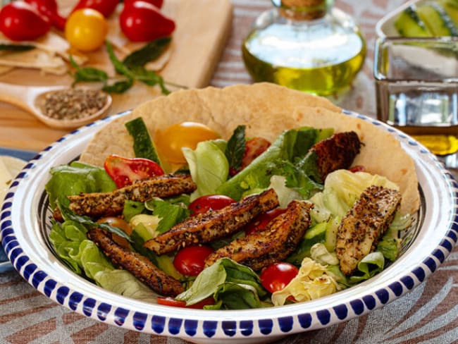 Salade fattouche au halloumi grillé et au zaatar