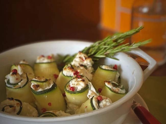 Petits farcis apéritifs de courgette à la ricotta et aux noix