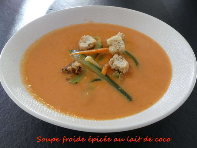 Soupe froide épicée au lait de noix de coco