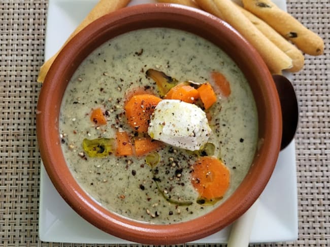 Soupe aux fanes de carottes