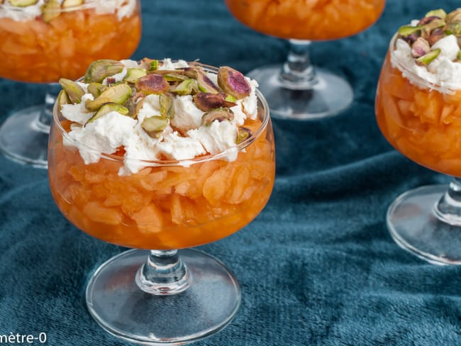 Melon en verrine au fromage de chèvre et pistaches