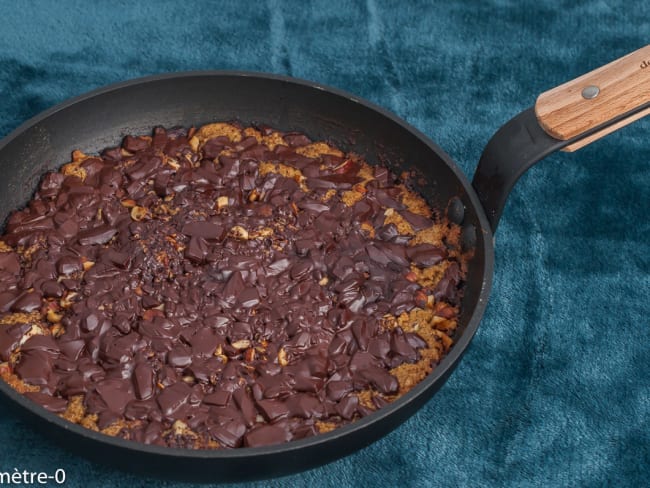 Cookie aux noisettes et chocolat, cuit à la poêle