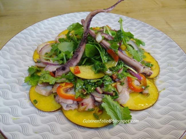 Carpaccio de poulpe, nectarine et roquette sauce Chimichurri