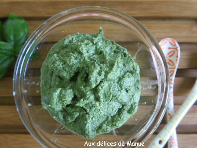 Pesto de basilic aux noix à base de fromage blanc