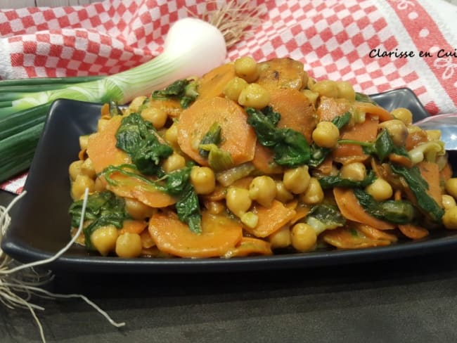 Poêlée de pois chiches, épinards et carottes au pesto