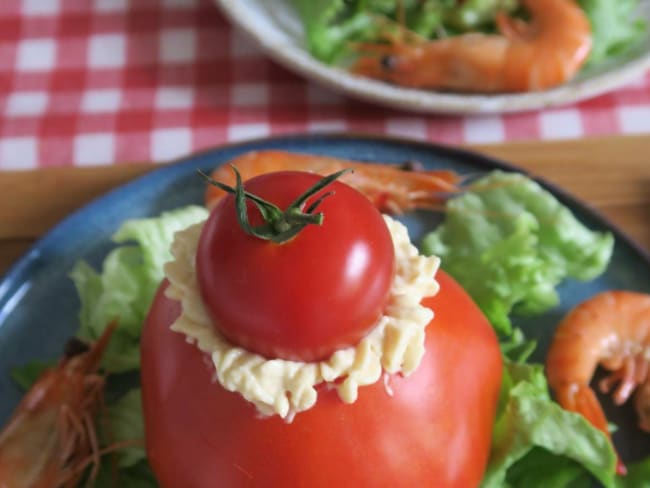 Religieuse de tomates aux crevettes et avocat : une entrée chic et économique