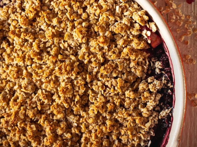 Crumble de fin d'été aux prunes rouges aux flocons d’avoine