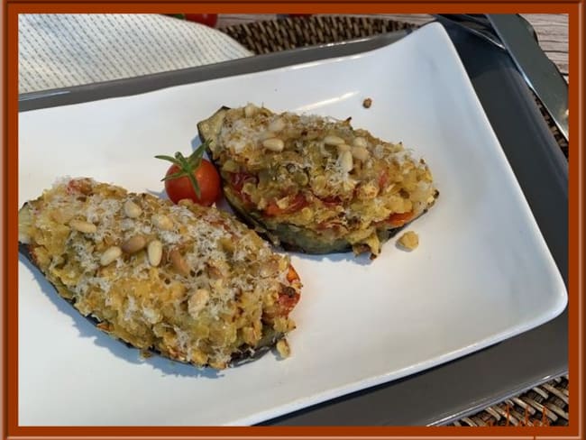 Aubergine farcie aux lentilles corail et petites tomates cerises