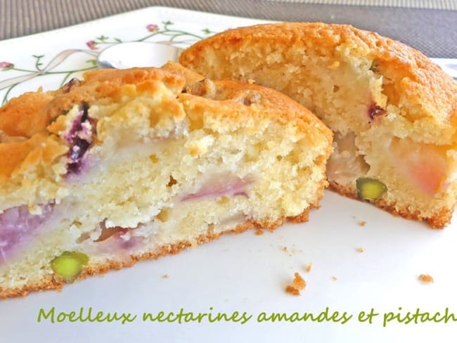 Moelleux nectarines amandes et pistaches