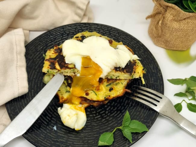 Pancakes aux courgettes et mozzarella râpée