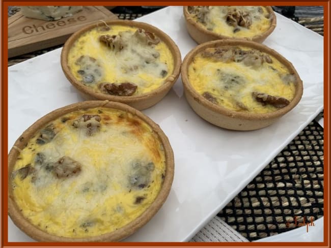 Quiche aux champignons, fromage roquefort et noix