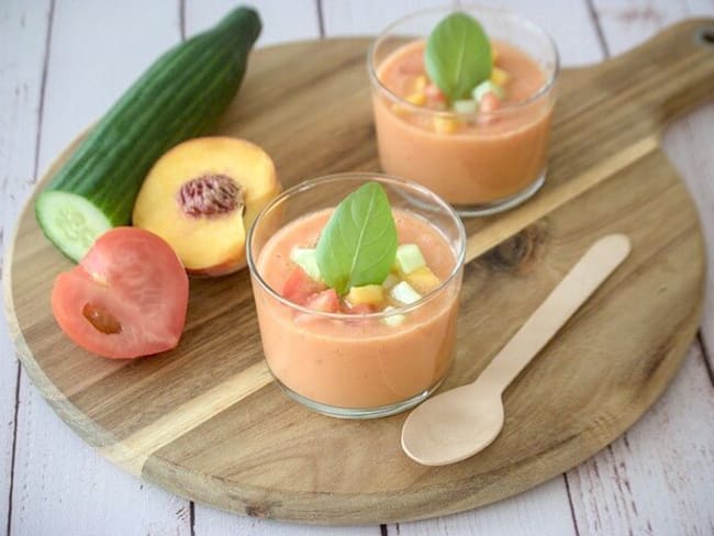 Gaspacho très frais de pêche et tomate