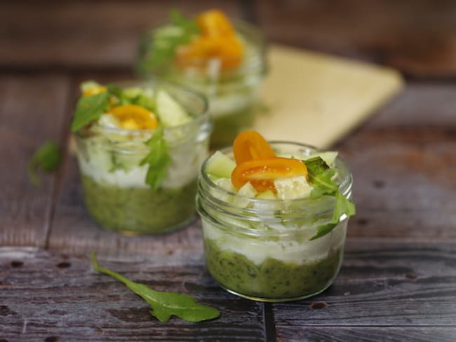 Entrée : duo de purées d'avocat et de poisson au concombre