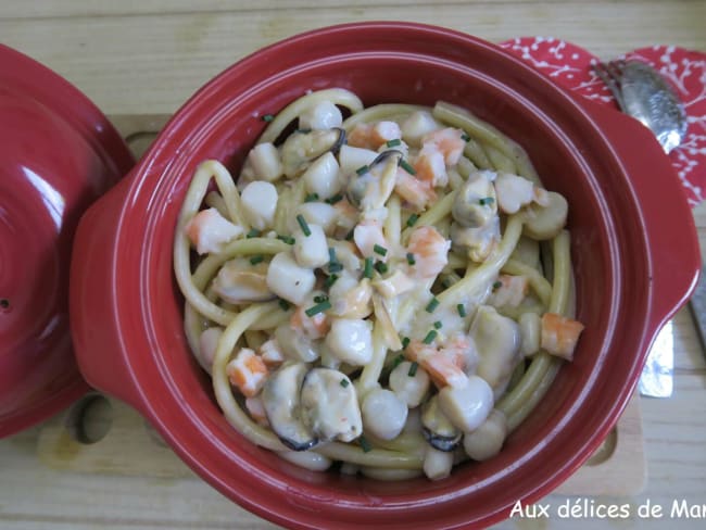 Spaghetti à la crème aux fruits de mer (pétoncles, moules, crevettes...)