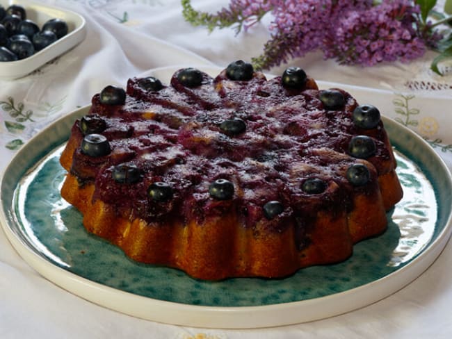 Gâteau renversé aux myrtilles bien moelleux