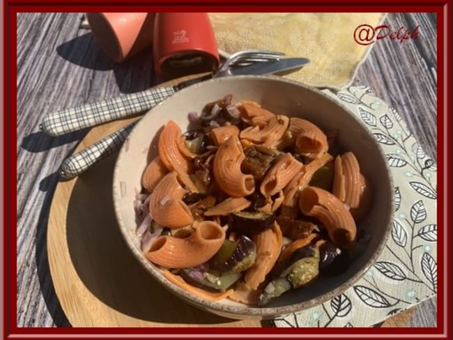 Salade de pâtes aux aubergines, vinaigrette au balsamique