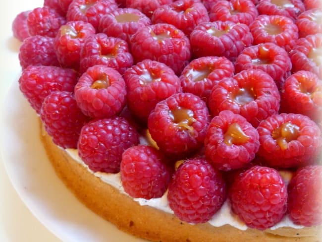 Jolie tarte framboises caramel au beurre salé et crème de mascarpone