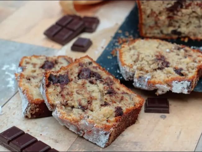 Cake au yaourt noisettes, épices et chocolat