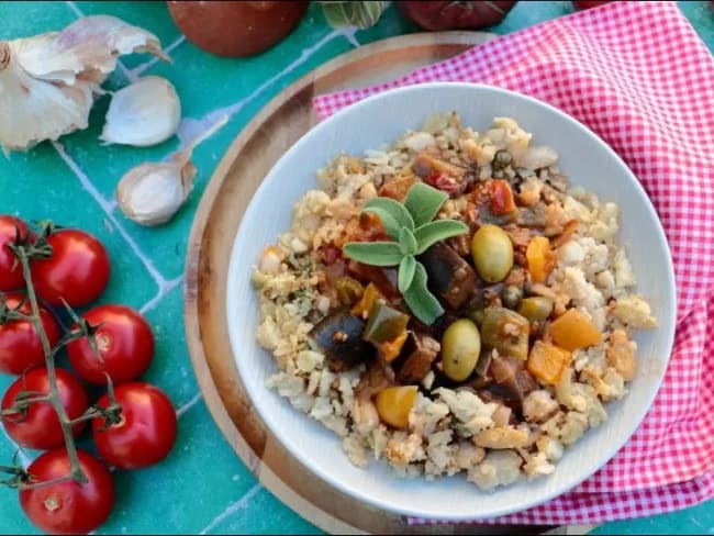 Purée de haricots blanc à l'ail et légumes d'été sautés (tomates, poivrons, aubergines...)