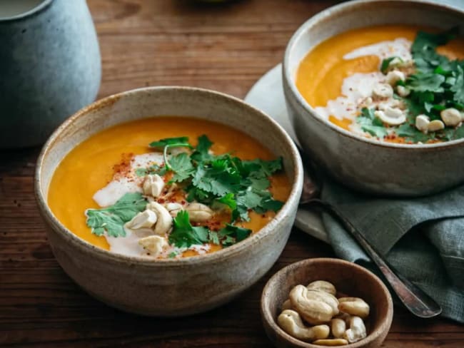 Velouté de courge, lait de noix de coco et curry rouge