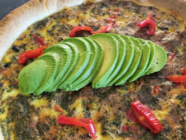 Tarte salée végétarienne à la mexicaine (haricots noirs, maïs, avocat...)