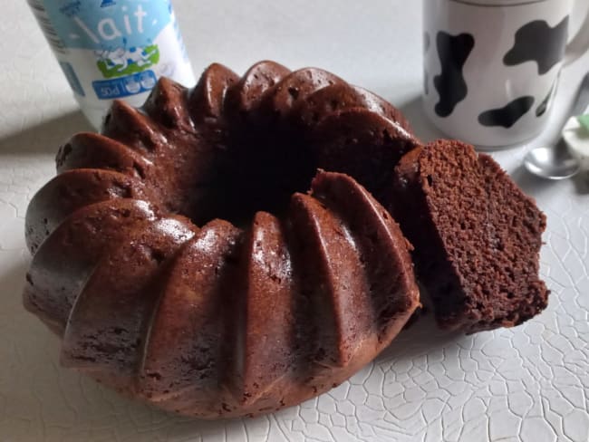 Gâteau moelleux au lait chaud et au chocolat