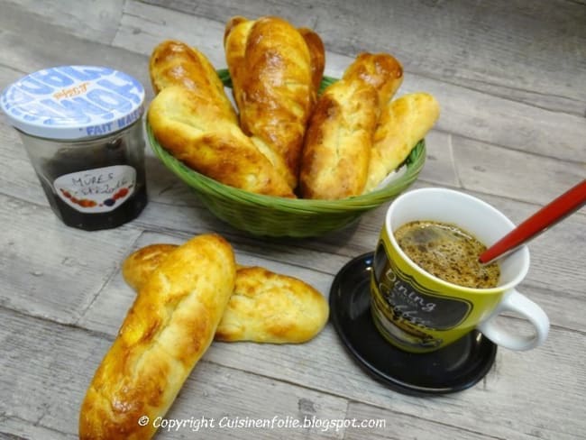 Pains au lait maison pour le petit déjeuner