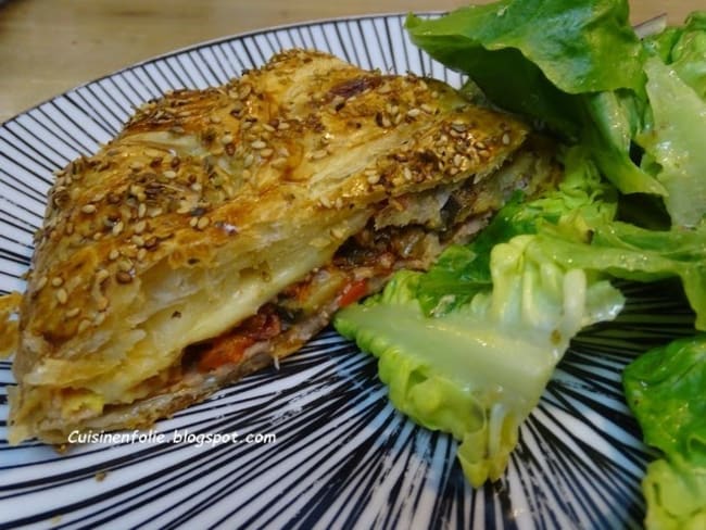 Tresse feuilletée jambon, ratatouille, mozzarella et fromage Comté