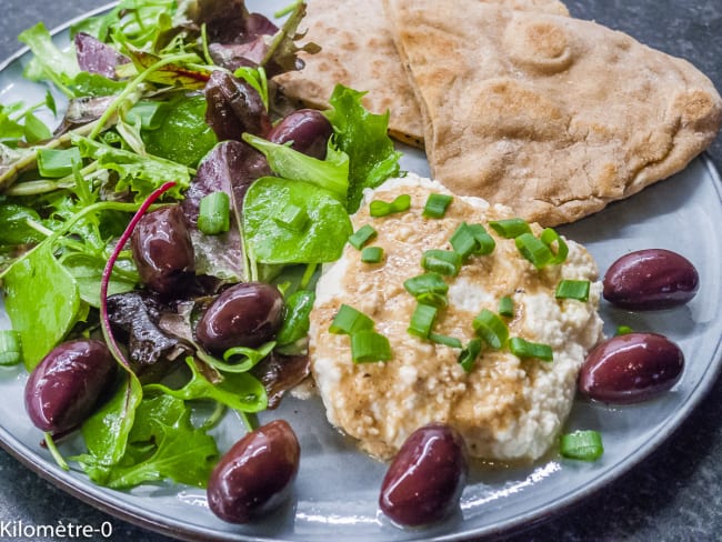 Naan fromage Féta au miel et aux olives