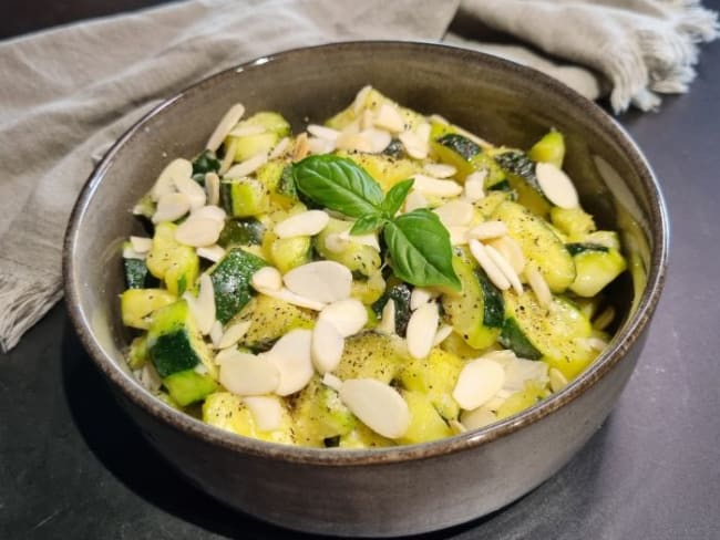 Courgettes sautées, ail et fromage parmesan