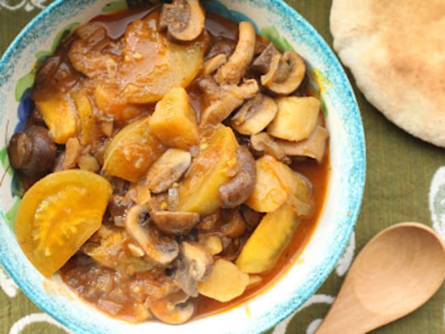 Mijoté végétarien de champignons et de tomates vertes à la grecque