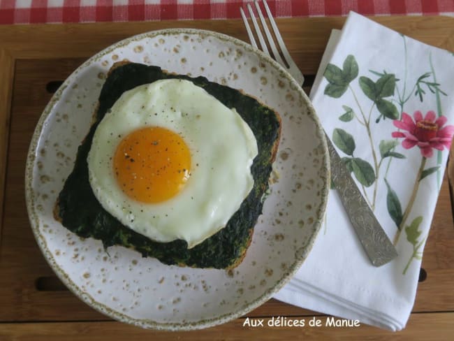 Croque-madame aux épinards à la crème et fromage emmental