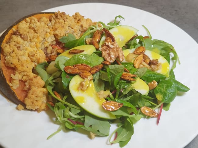 Crumble de potiron au chèvre et sa salade gourmande