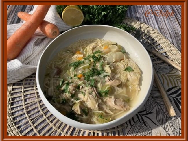 Soupe au poulet et vermicelles