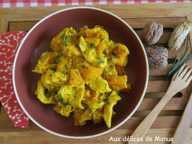 Curry épicé de poulet au potimarron et pâtes