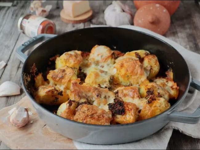 Pommes de terre rôties taleggio, ail, thym et piment d'Espelette