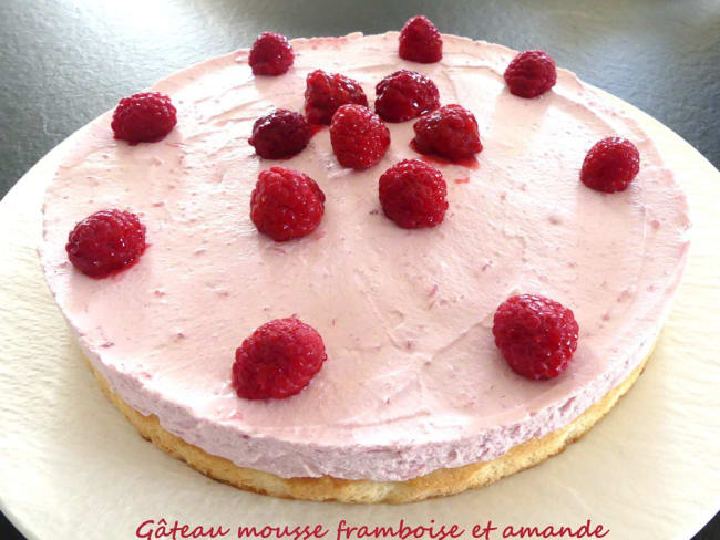 Gâteau mousse léger framboise et amande