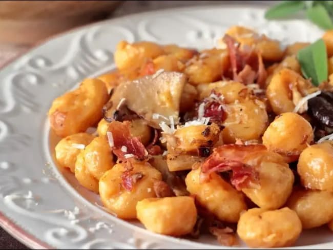 Gnocchi de potiron aux cèpes, et charcuterie italienne