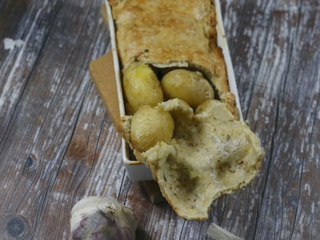 Les pommes de terre cuites en croûte de sel