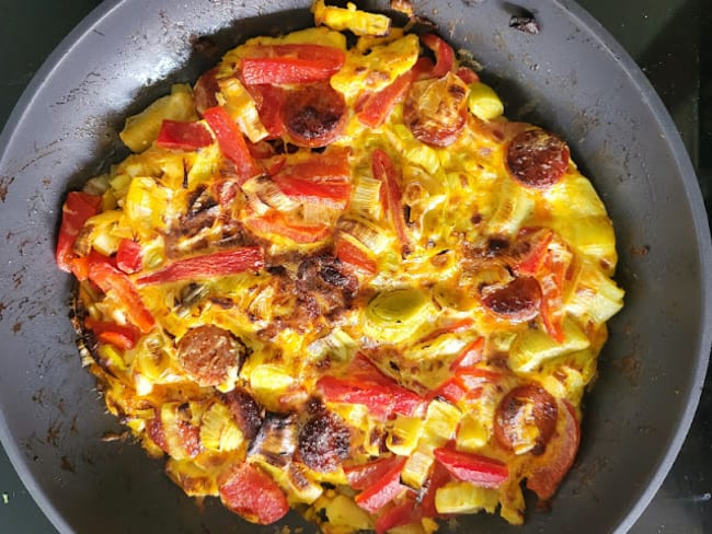 Tortilla aux poireaux et chorizo : une recette avec 4 ingrédients seulement