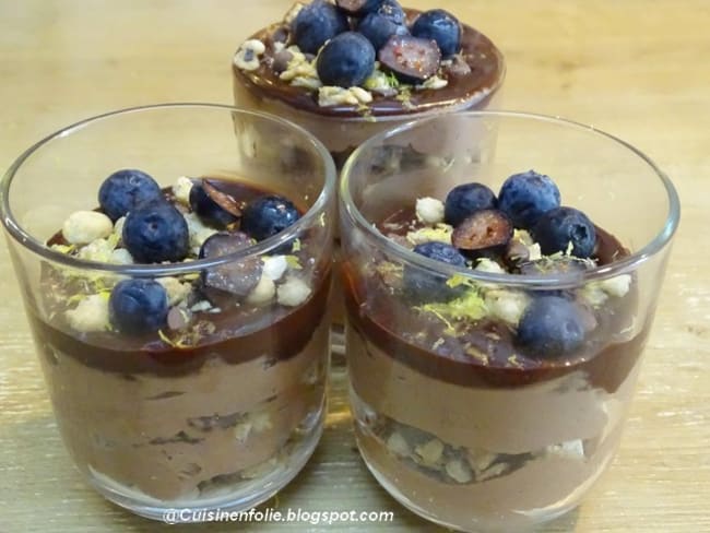 Verrines de mousse croustillante au chocolat noir et lait, caramel au chocolat