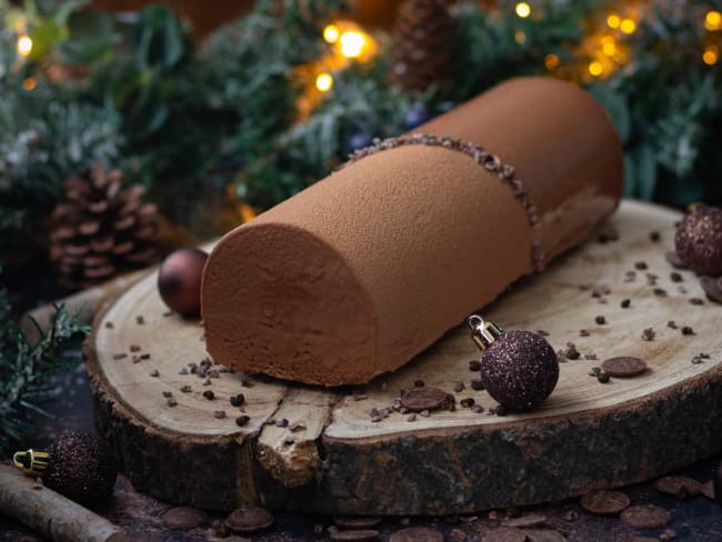 Bûche de noël Mogador au chocolat au lait et fruits de la passion