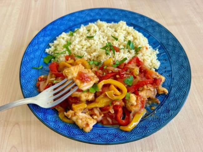 Tofu au poivron comme une piperade