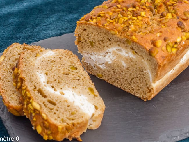 Cake du matin au citron, aux pistaches et à la ricotta