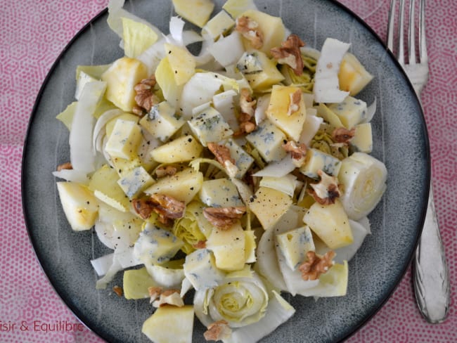 Salade croquante d’endives, pommes, noix et fourme de Montbrison