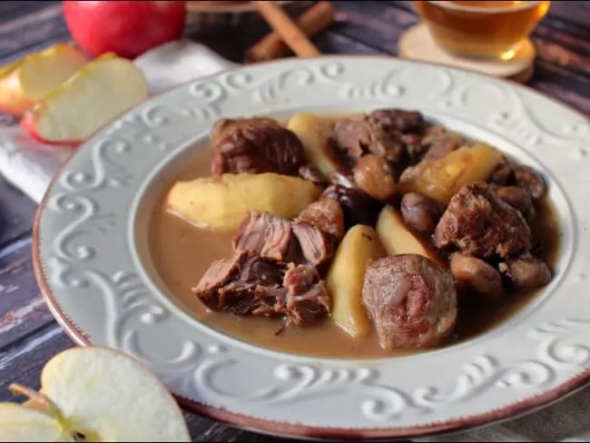 Joues de porc aux pommes châtaignes et cidre