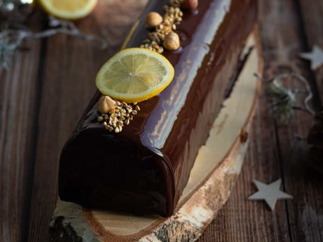 Bûche de noël citron, praliné, sarrasin et chocolat