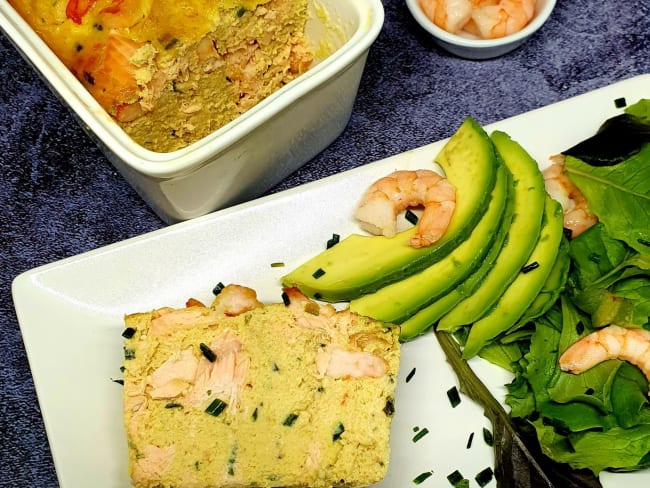 Terrine de saumon et crevettes au curry : une entrée de fête facile